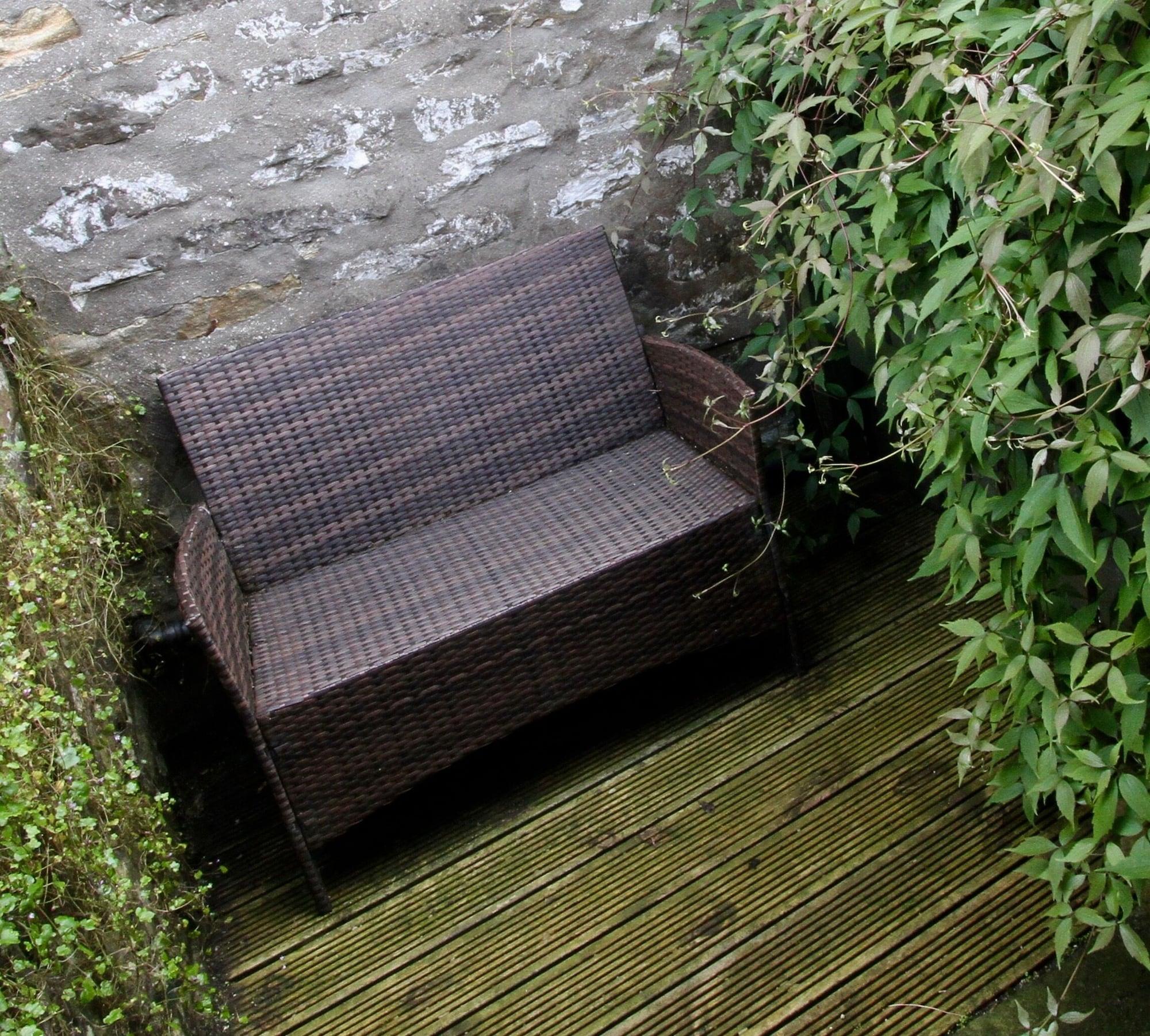 Готель Ashfield House Грассінгтон Екстер'єр фото A rattan bench