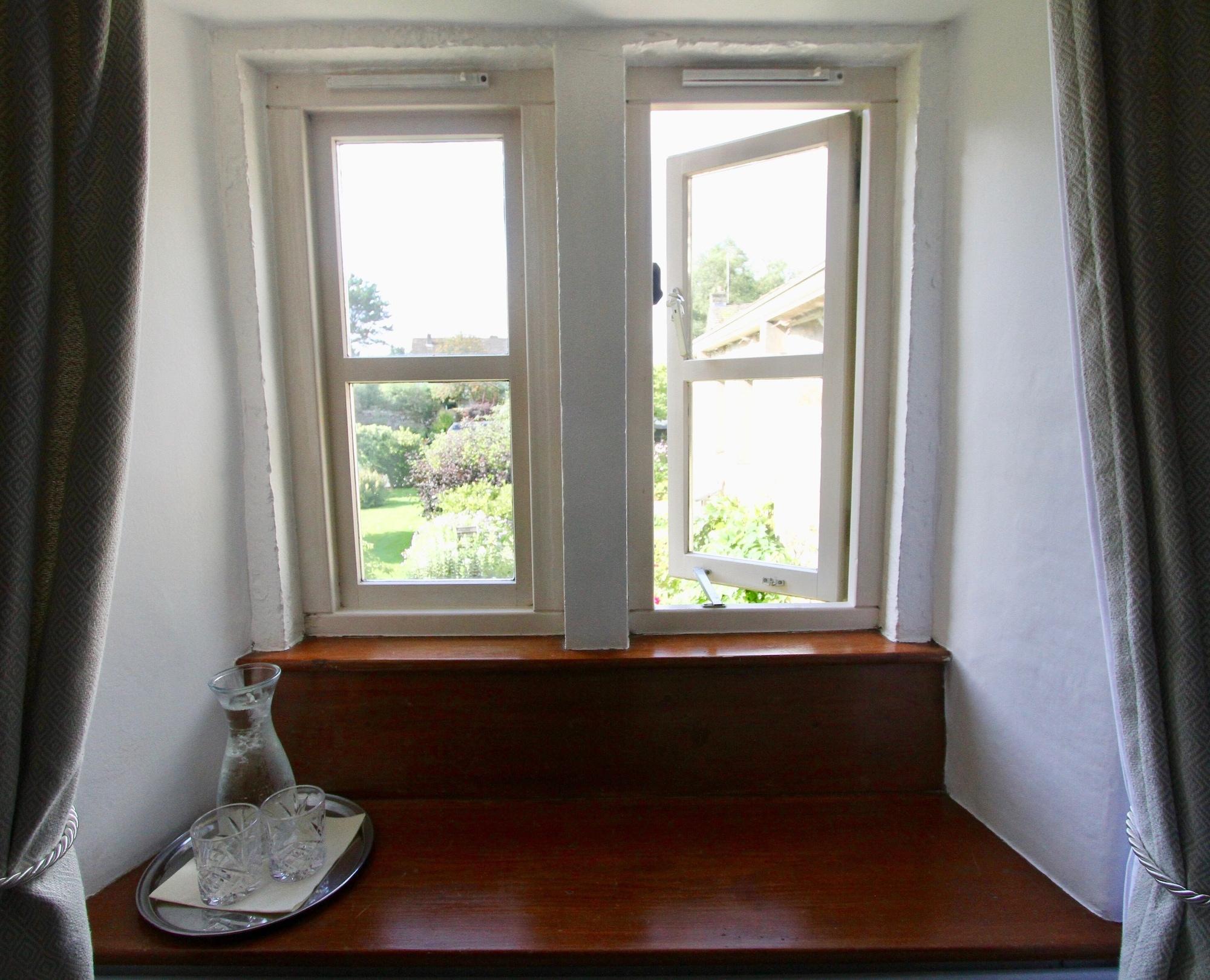 Готель Ashfield House Грассінгтон Екстер'єр фото A windowsill